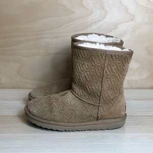 UGG Casual Boots Tan Sherpa Lined Cushion Women’s Size 5.